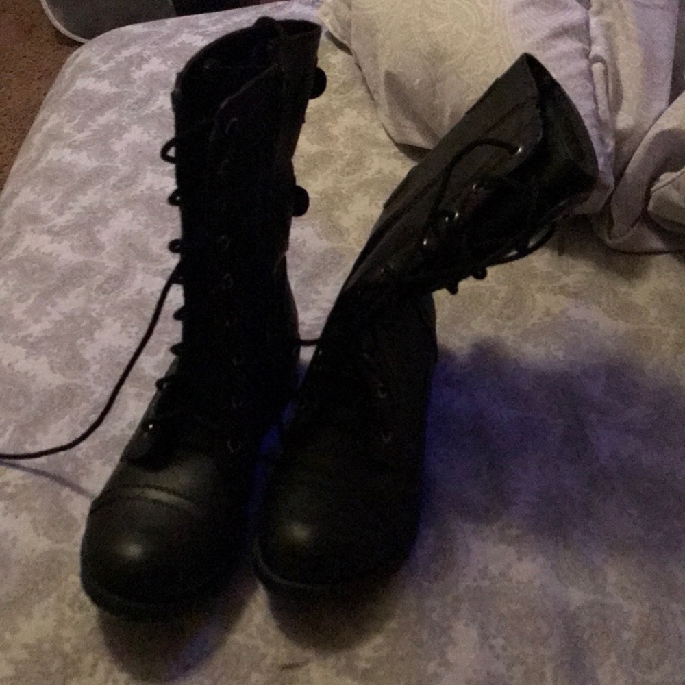 Combat boot
